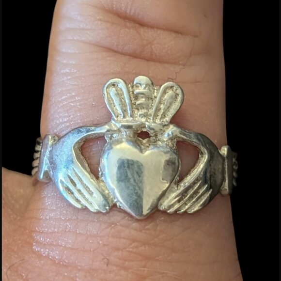 Vintage 925 Sterling Silver Size 6.5 Claddagh Ring - Picture 1 of 9